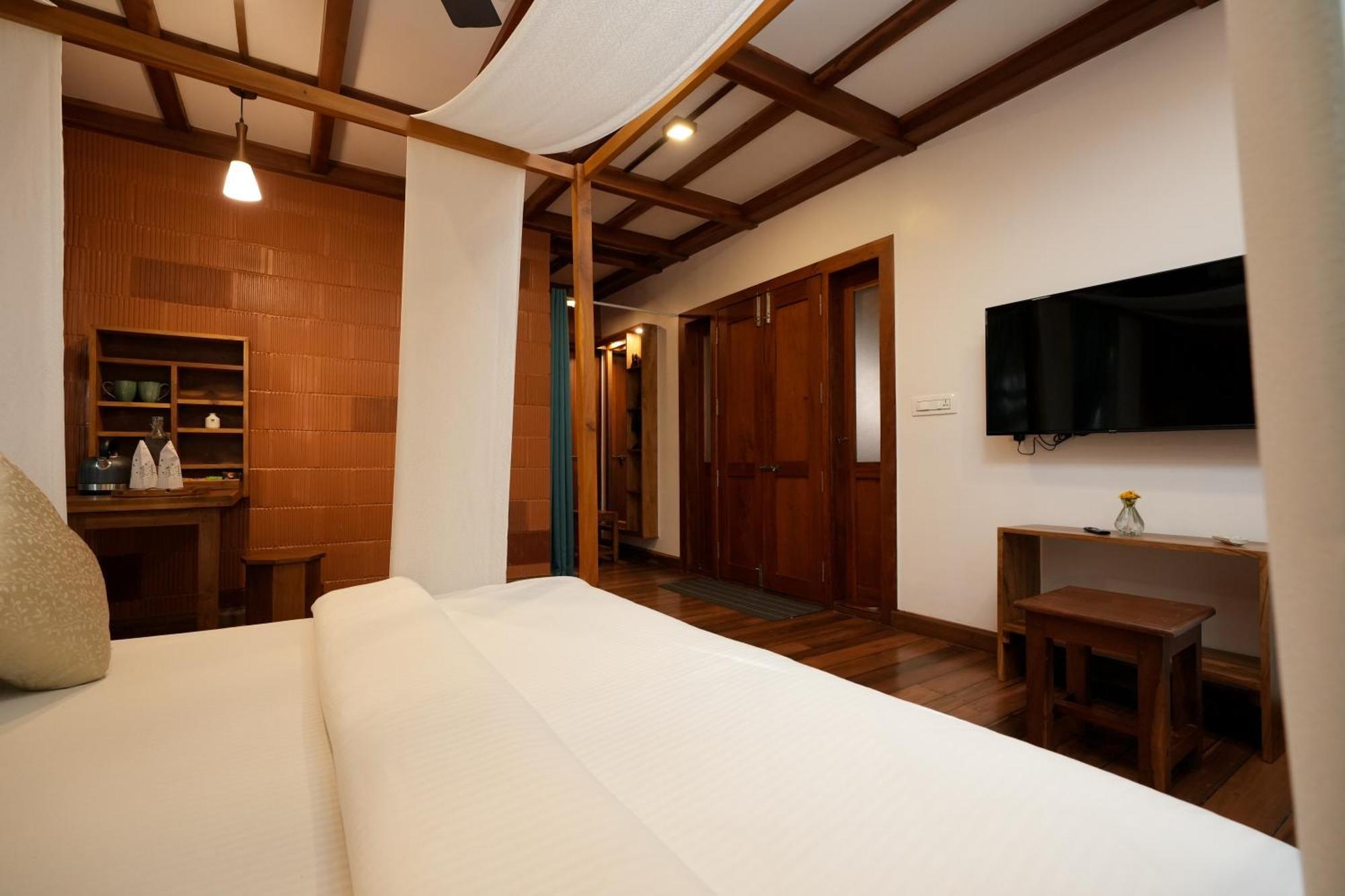 Little Chembaka Guest House Kumarakom Exterior foto
