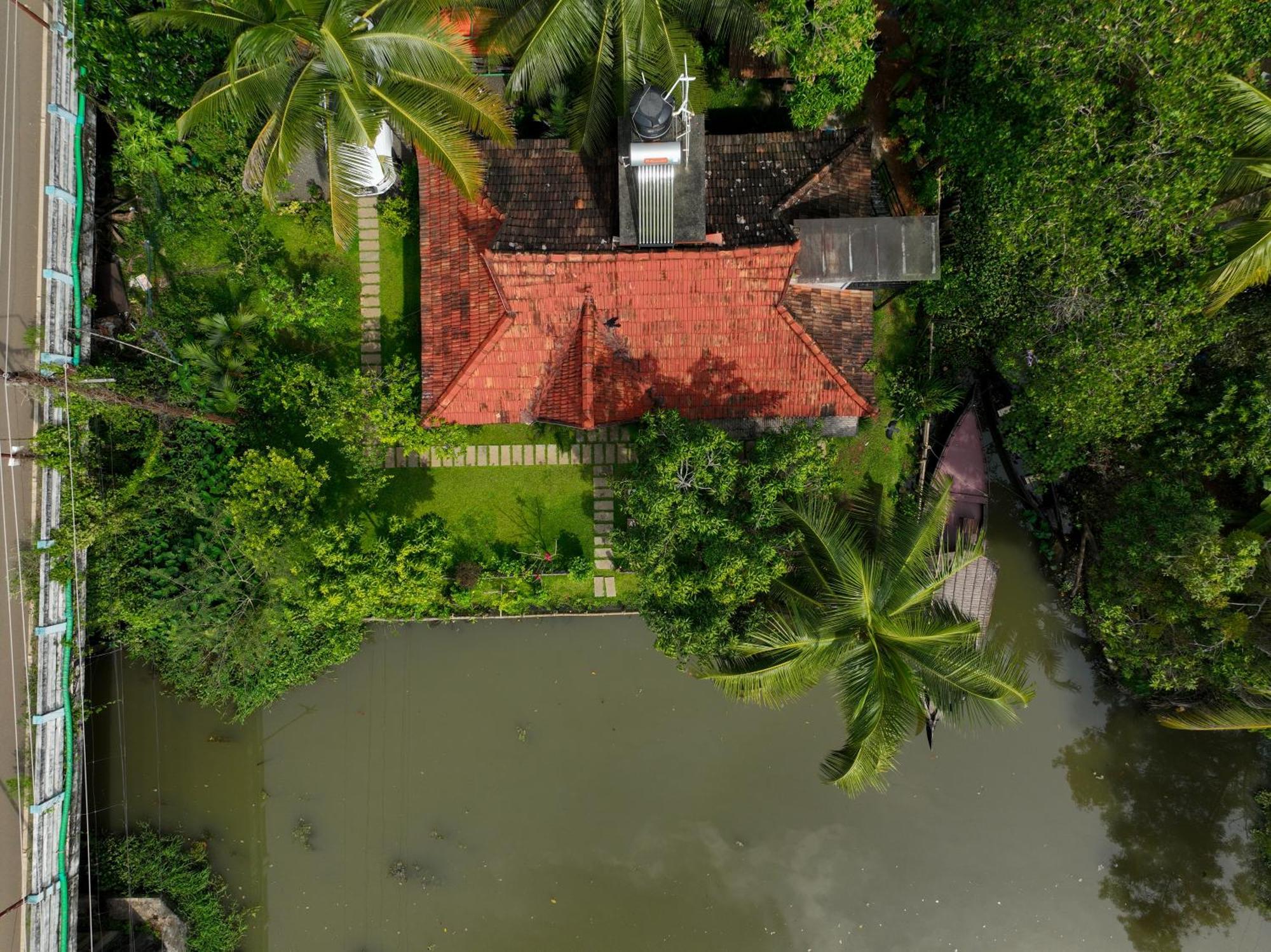 Little Chembaka Guest House Kumarakom Exterior foto